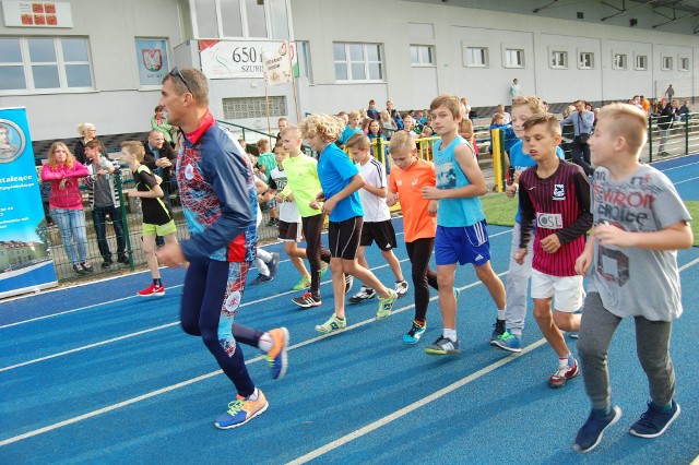 Bezpłatne  zajęcia biegowe na stadionie w Szubinie w każdą środę