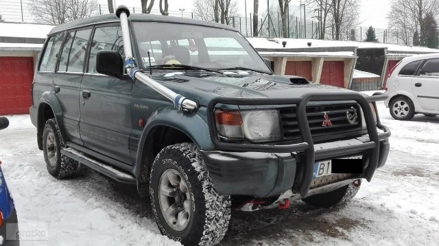 Mitsubishi Pajero II  2.8TDStan techniczny: NieuszkodzonyData produkcji:	1995Rodzaj paliwa:	Olej napędowy (diesel)Pojemność: 2800 cm3Moc:	125 KMNadwozie:	Terenowe / SUVLiczba drzwi:	4/5Przebieg:	280 000 kmRodzaj skrzyni:	ManualnaLiczba miejsc:	5Kolor:	Zielony CiemnyRodzaj napędu:	4x4Pojazd zarejestrowany:	Tak