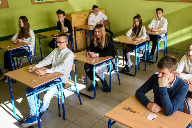 Egzamin gimnazjalny 2018 rozpocznie się w środę o godzinie 9 testem z historii i wiedzy o społeczeństwie