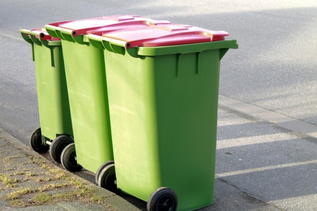 Ceny za wywóz śmieciBlisko połowa Polaków uważa, że segregowanie odpadów nie ma sensu.