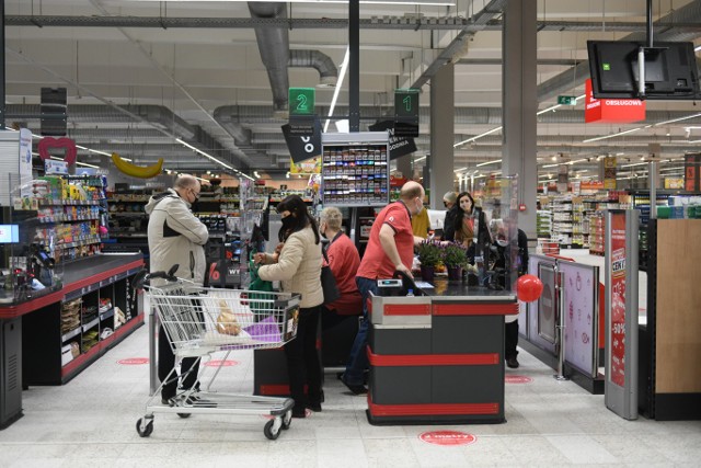 W Poznaniu na ul. Opieńskiego otwarto market Kaufland. Zastąpił on Tesco