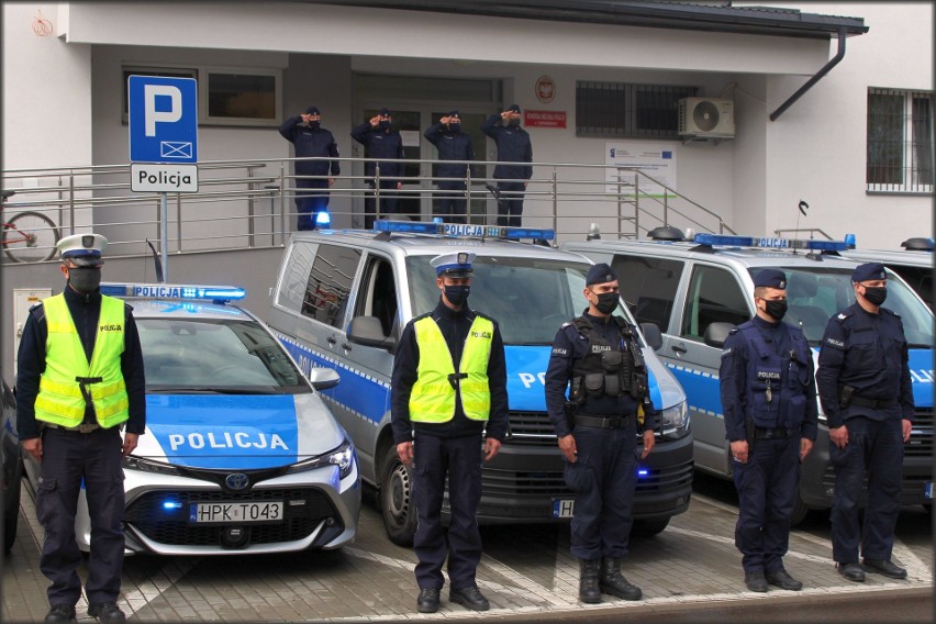 Tarnobrzeg, Nowa Dęba. Policjanci i strażacy oddali hołd zastrzelonemu policjantowi, aspirantowi Michałowi Kędzierskiemu (ZDJĘCIA)