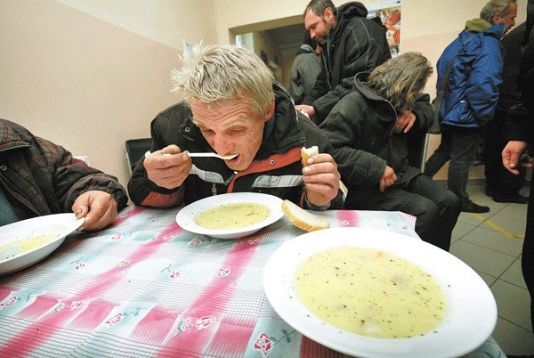 Ciepła zupa to dla wielu podopiecznych kołobrzeskiego MOPS-u jedyny ciepły posiłek w ciągu dnia. 
