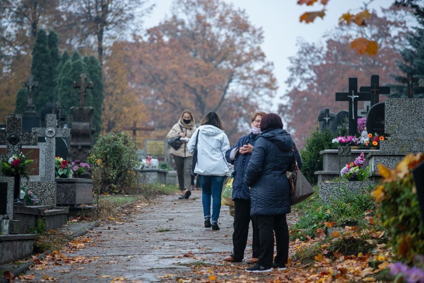 Cmentarze znów są otwarte