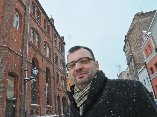 Marcin Czyżniewski, rzecznik UMK, doktor habilitowany - historyk i politolog, będzie drugą osobą w Toruniu. Popierają go PO i PiS.
