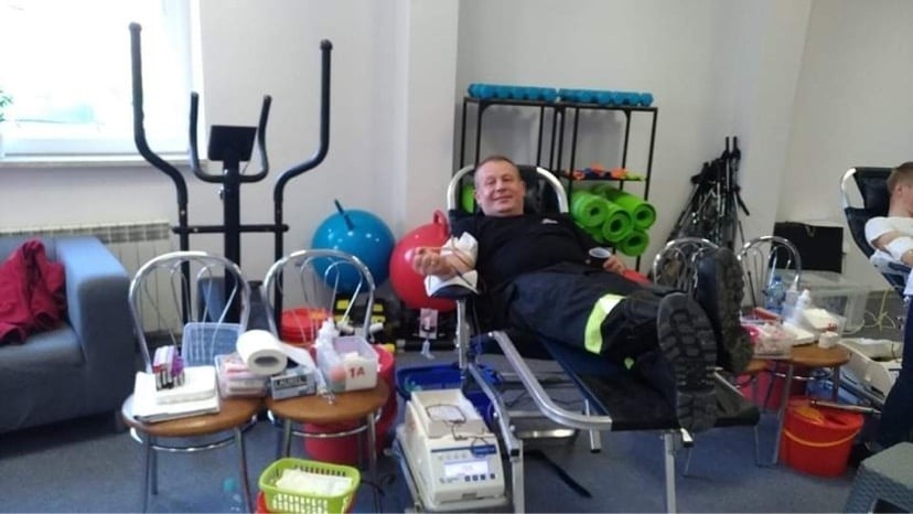 Udana akcja honorowego krwiodawstwa w Skalbmierzu. Udało się pozyskać 12 litrów bezcennego daru życia [ZDJĘCIA]