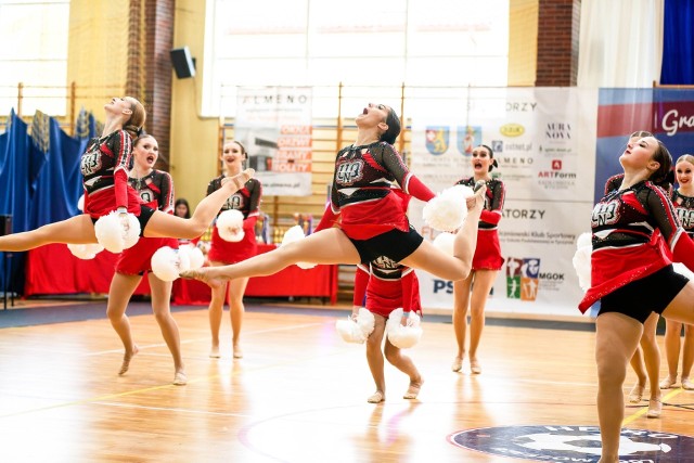 Dziewczyny z klubu Unique Cheerleaders będą reprezentować Polskę na Mistrzostwach Europy w Weronie