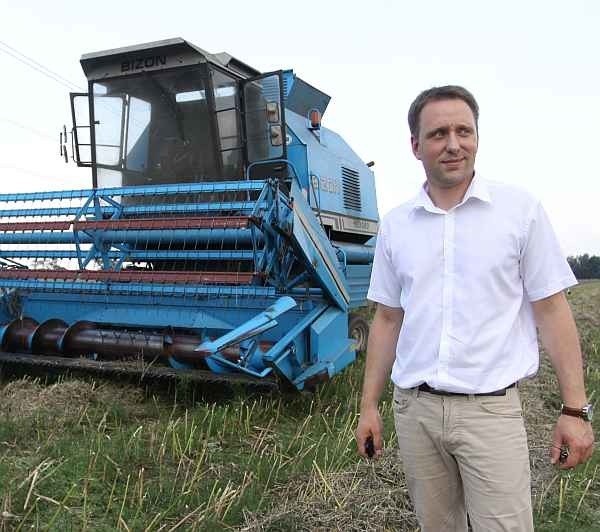 - Zbiory będą na pewno niższe niż w ubiegłym roku &#8211; mówi Filip Sondij, prezes Stadniny Koni w Kozienicach. &#8211; Wszystko przez wyjątkowo trudne warunki pogodowe.