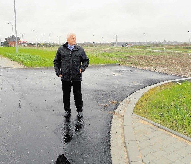 Burmistrz Tadeusz Durłak na terenach strefy gospodarczej