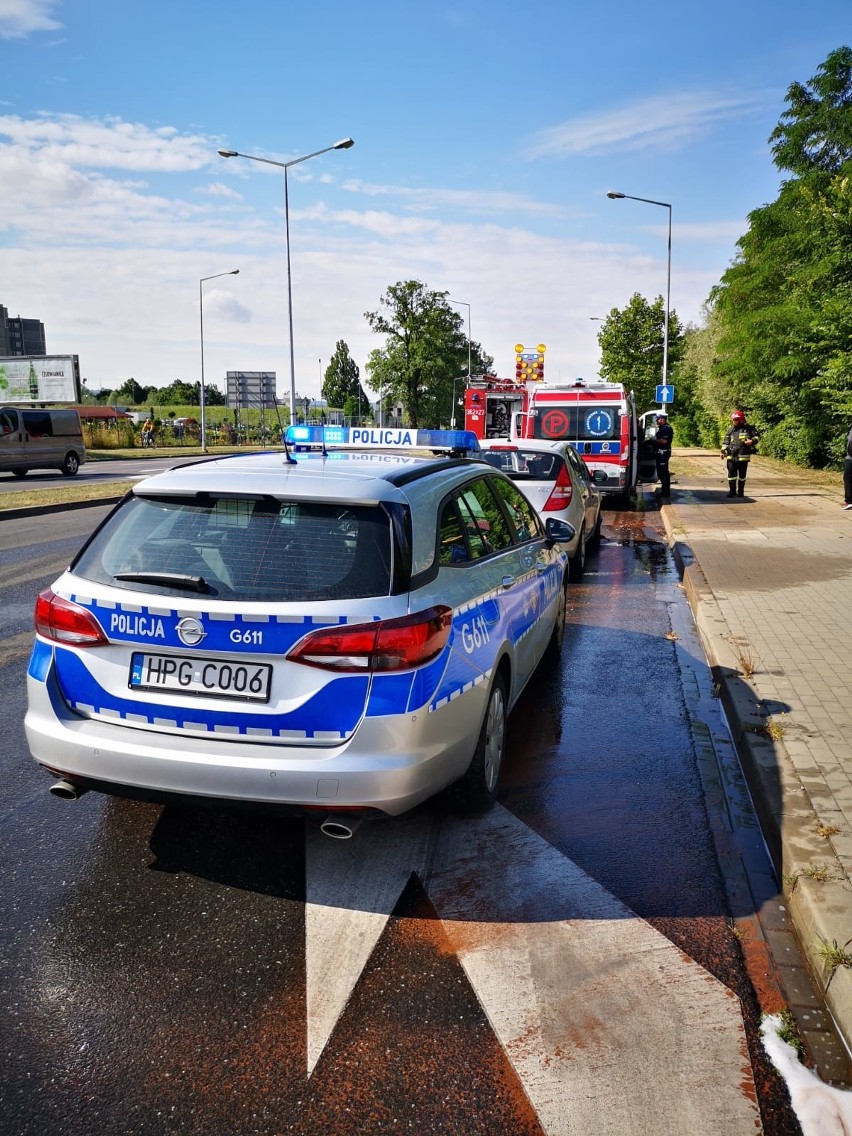 Tarnów. "Czołówka" na skrzyżowaniu ulic: Nowodąbrowska-Błonie-Spokojna