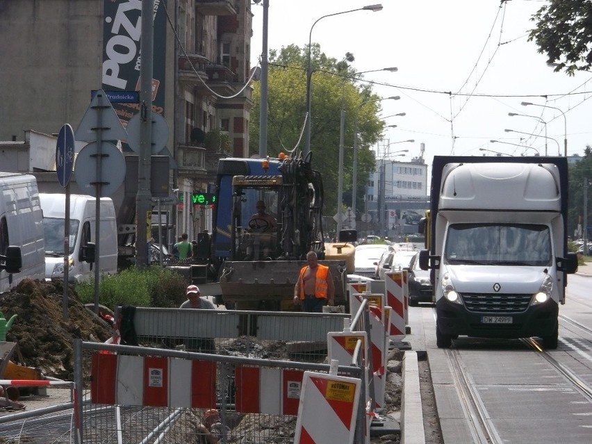 Wrocław: Przystanek wiedeński przy Hubskiej coraz bliżej (ZDJĘCIA)