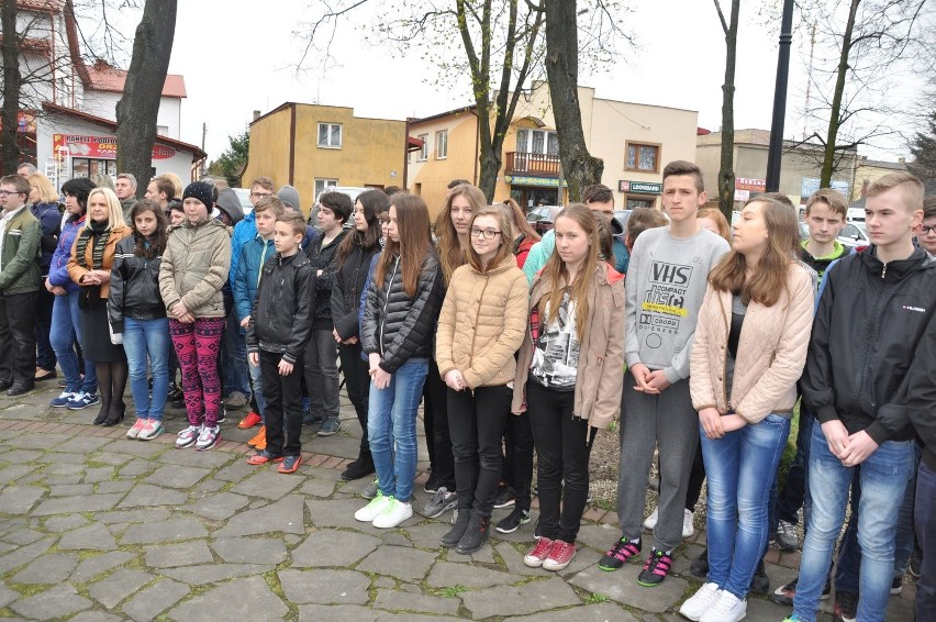 Mieszkańcy Szydłowca uczcili pamięć ofiar katyńskich oraz smoleńskich