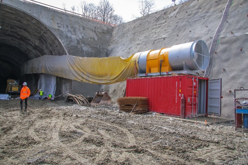 Droga ekspresowa S7 z Lubnia do Rabki w budowie. 80 metrów tunelu [ZDJĘCIA]