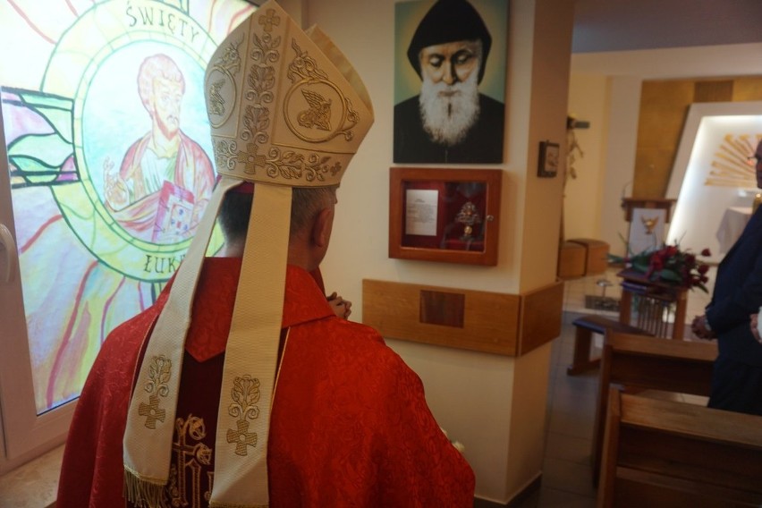 Biskup Marek Solarczyk odprawił mszę w Mazowieckim Szpitalu Specjalistycznym w Radomiu. Wprowadzono relikwie świętego Charbela