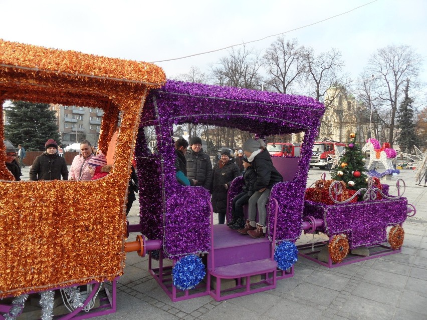 Do Częstochowy przyjechał św. Mikołaj i zapalił światełka [ZDJĘCIA]