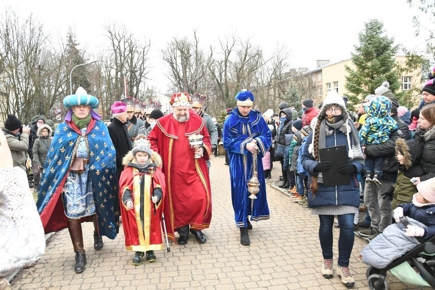 Były piłkarz Korony Kielce i reprezentacji Polski Paweł Golański w roli Baltazara w Orszaku Trzech Króli w Kielcach. Zobacz zdjęcia i wideo