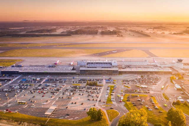 Katowice Airport to nowoczesny port lotniczy na terenie województwa śląskiegoZobacz kolejne zdjęcia. Przesuwaj zdjęcia w prawo - naciśnij strzałkę lub przycisk NASTĘPNE