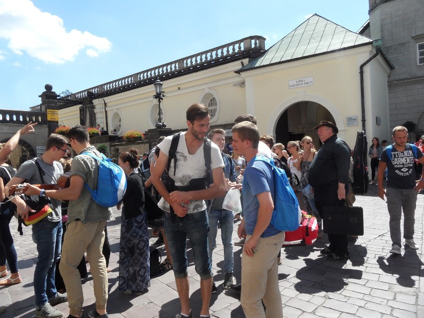 Uczestnicy Światowych Dni Młodych przybywają Na Jasna Górę