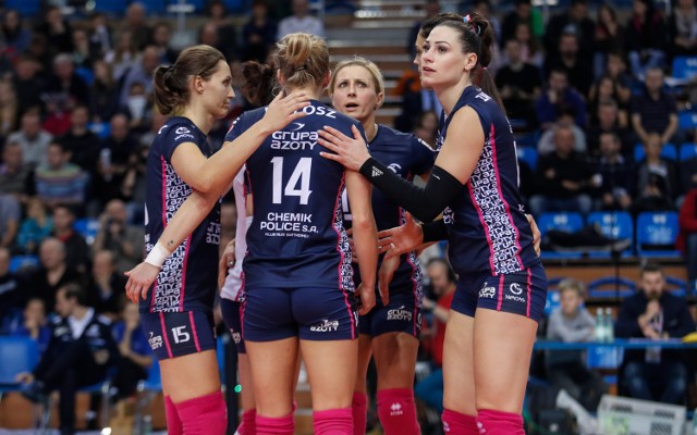 06.11.2016 rzeszow developres skyres rzeszow chemik police 2:3 orlen liga. Katarzyna Zaroślińska, pierwsza z prawej.