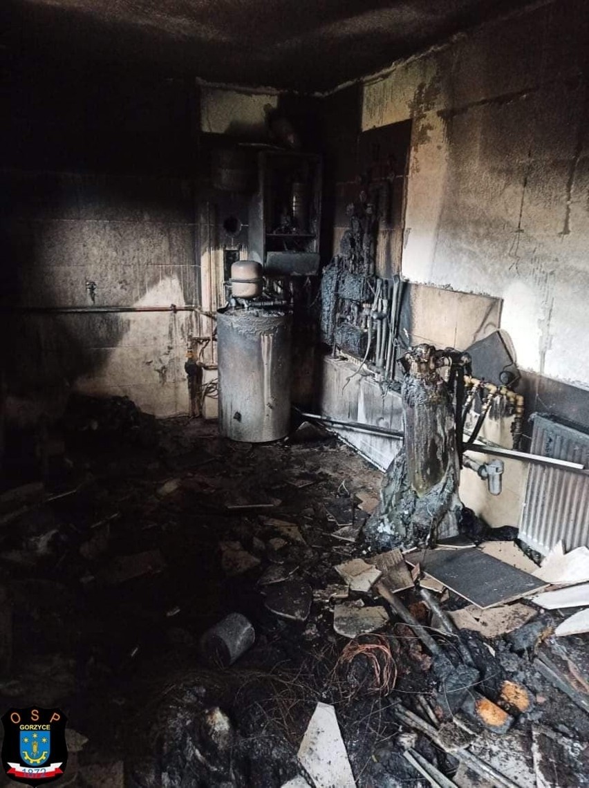Gorzyce. Strażacy uratowali piękny dom, ale straty spowodowane pożarem i tak są ogromne (ZDJĘCIA)
