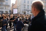 Czarny protest na Rynku Głównym w Krakowie. "Piekło kobiet trwa" [ZDJĘCIA, WIDEO]