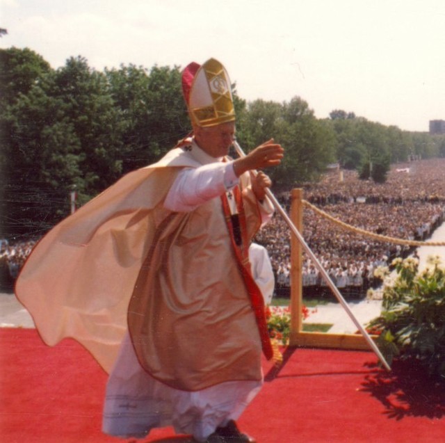Papiez w SzczecinieTak wyglądala wizyta Jana Pawla II w Szczecinie w 1987 roku. Zdjecia Szczecinsko - Kamienskiej Kurii Metropolitalnej.