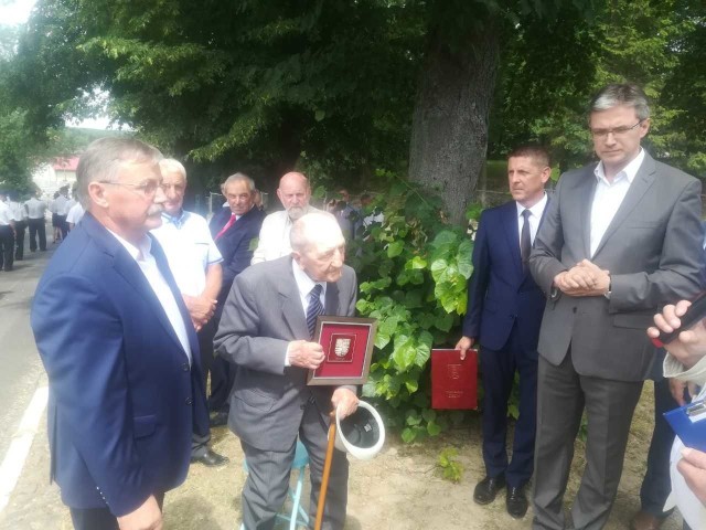 Gościem honorowym niedzielnych uroczystości był uczestnik tamtych wydarzeń 98 letni Ignacy Kucwaj. Marszałek województwa świętokrzyskiego Adam Jarubas przekazał mu herb województwa świętokrzyskiego.