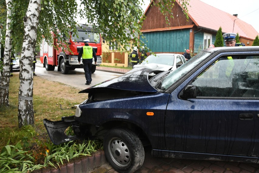 Zderzenie dwóch aut w Sukowie. Cztery osoby ranne!