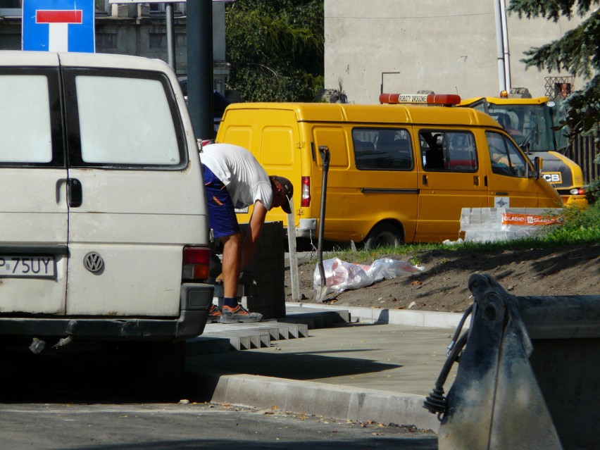 Tak zmienia się newralgiczne skrzyżowanie w Pabianicach ZDJĘCIA