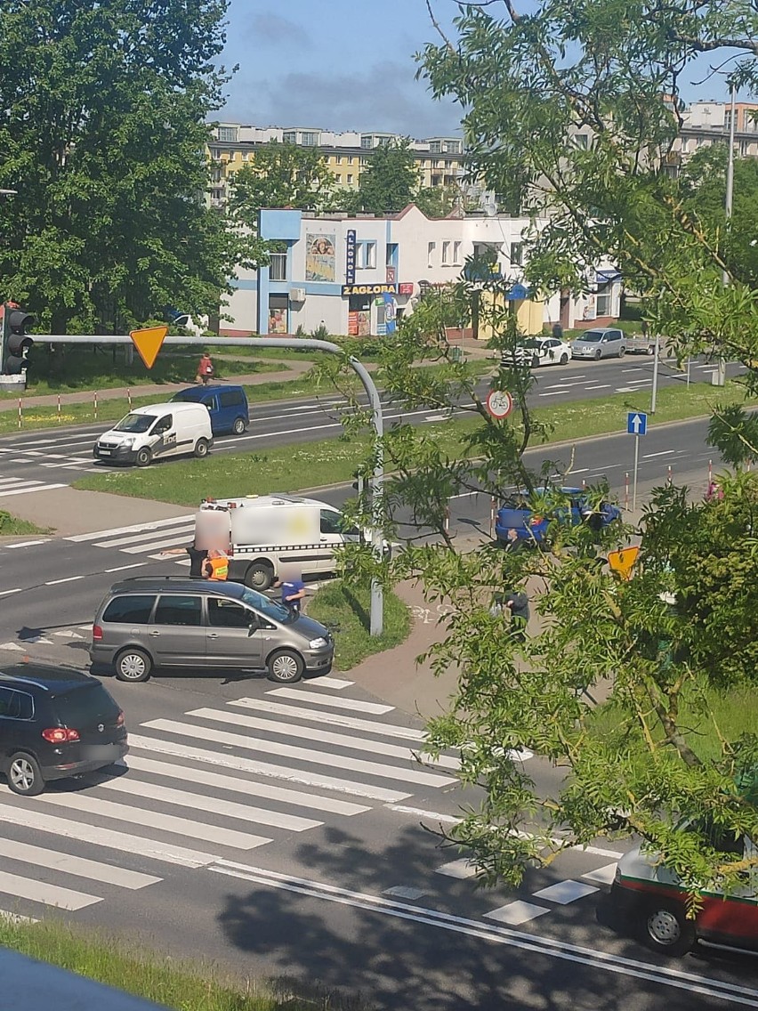 Wypadek na ulicy Władysława IV w Koszalinie. Zderzyły się dwa pojazdy [ZDJĘCIA]