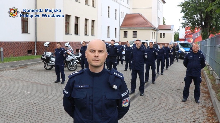 Policjanci robili pompki dla chorych dzieci