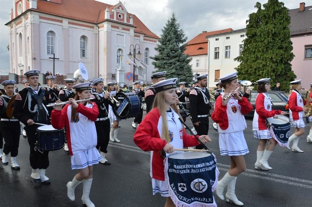 Parada orkiestr w Prószkowie.