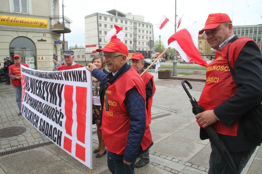 Liroy poprowadził w Kielcach marsz. Z małym opóźnieniem (ZDJĘCIA)