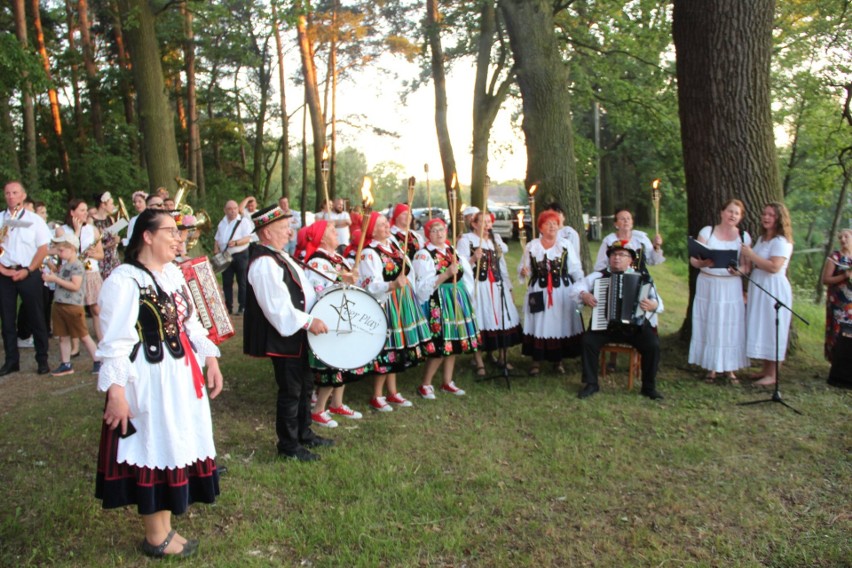 Święto Wody i Ognia w Dzierżąznej (gm. Zgierz). Wydarzenie miało ludowy i mistyczny klimat. ZDJĘCIA