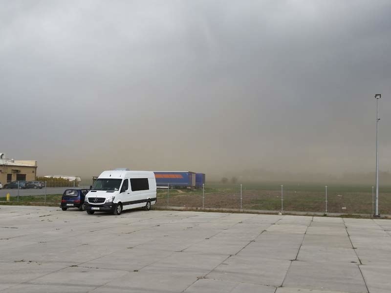 Burza piaskowa na lotnisku w Jasionce....