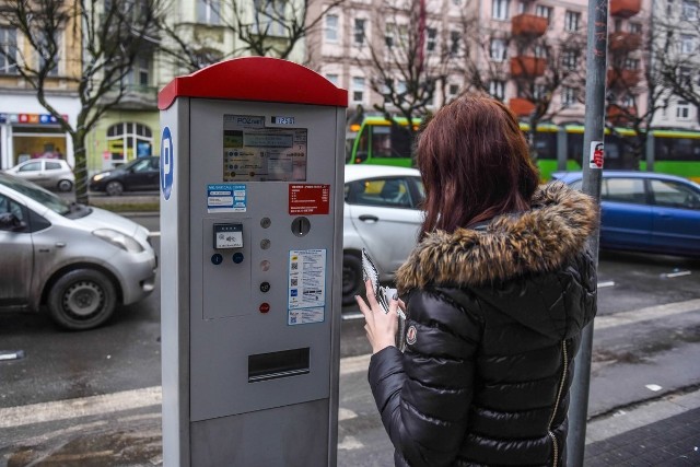 Sąd uznał opłaty za strefę parkowania w sobotę za nielegalną