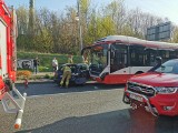 Wypadek na DTŚ w Katowicach. Przed tunelem zderzyły się trzy pojazdy. Osobówka uderzyła w ciężarówkę i autobus. Dwie osoby poszkodowane