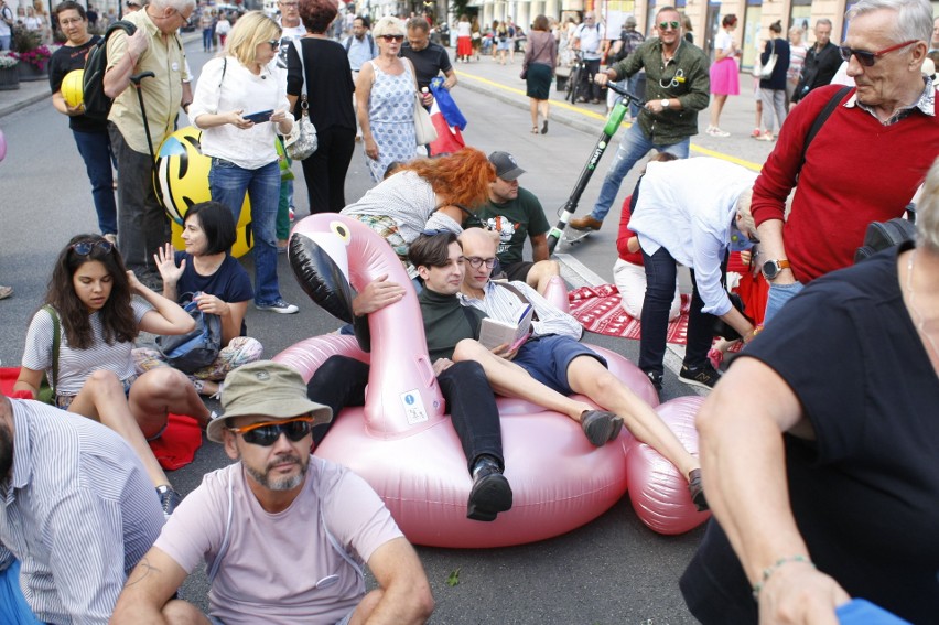 Warszawa: Marsz Zwycięstwa Rzeczypospolitej i Świąteczny Piknik Antyfaszystowski 15 sierpnia [ZDJĘCIA] Obywatele RP blokowali narodowców