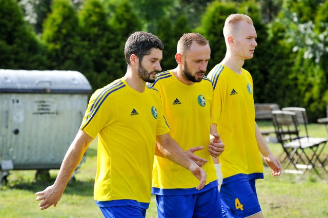 Piłkarze z Czarnowąsów: Igor Babanskyh, Filip Sikorski i Patryk Mazurek.