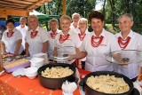 VIII Święto Pieroga Świętokrzyskiego w Bobrzy. Przygotowano ich aż 20 tysięcy! [WIDEO, ZDJĘCIA]        