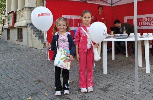 Nikola (5 l.) i Agatka (7 l.) Kolendowicz odwiedziły z mamą stoisko winobraniowe "GL". Dostały balony i okładkę "GL" ze swoim zdjęciem !!!