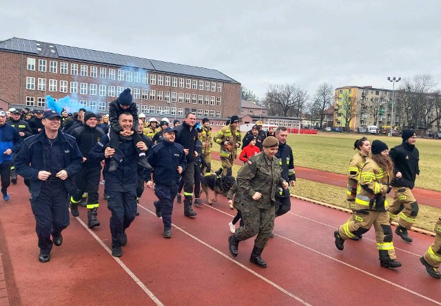 II Bieg w Mundurach odbył się na stadionie LO w Nowej Soli dla strażaka, który ciężko zachorował