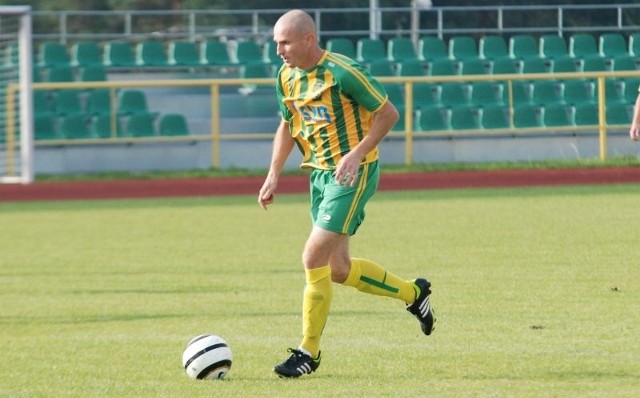 Mariusz Arczewski, grający trener Grodu Ćmińsk zdobył bramkę dla swojej drużyny w spotkaniu z Sokołem Rykoszyn. 