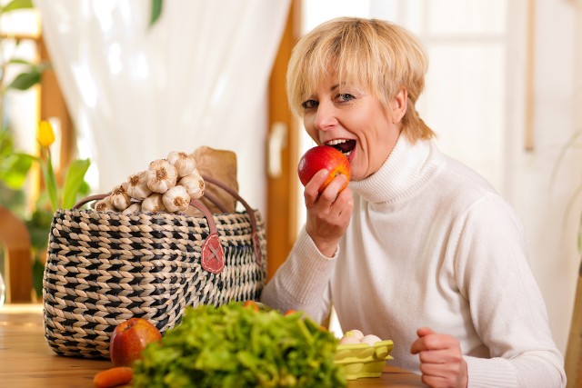 Polskie warzywa i owoce też można określić modnym mianem superfoods.