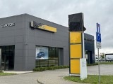 Zamknięte salony opel i peugeot w Kielcach. Budynek ma już nowego właściciela. Zobacz zdjęcia