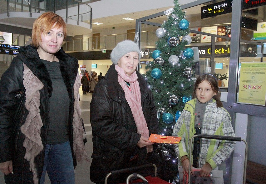 Wyloty na święta z łódzkiego lotniska: z karpiem i grzybami w walizkach [ZDJĘCIA]