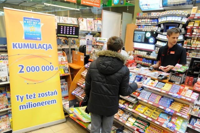 Już wkrótce duże zmiany w systemie losowania EuroJackpot. Zobacz, co i kiedy się zmienia. Będzie można grać częściej i wygrywać więcej! Informacje znajdziesz na kolejnych slajdach naszej galerii ►►►