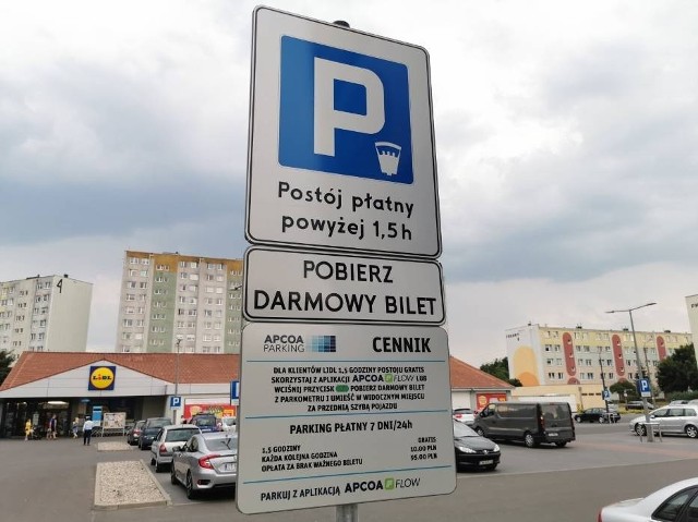 Lidl przy ul. Kaliskiej we Włocławku - tu za darmo można parkować przez pierwsze półtorej godziny.