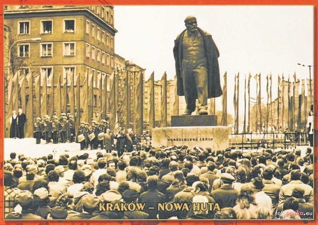 Uroczystość rocznicowa pod pomnikiem Włodzimierza Lenina w Nowej Hucie