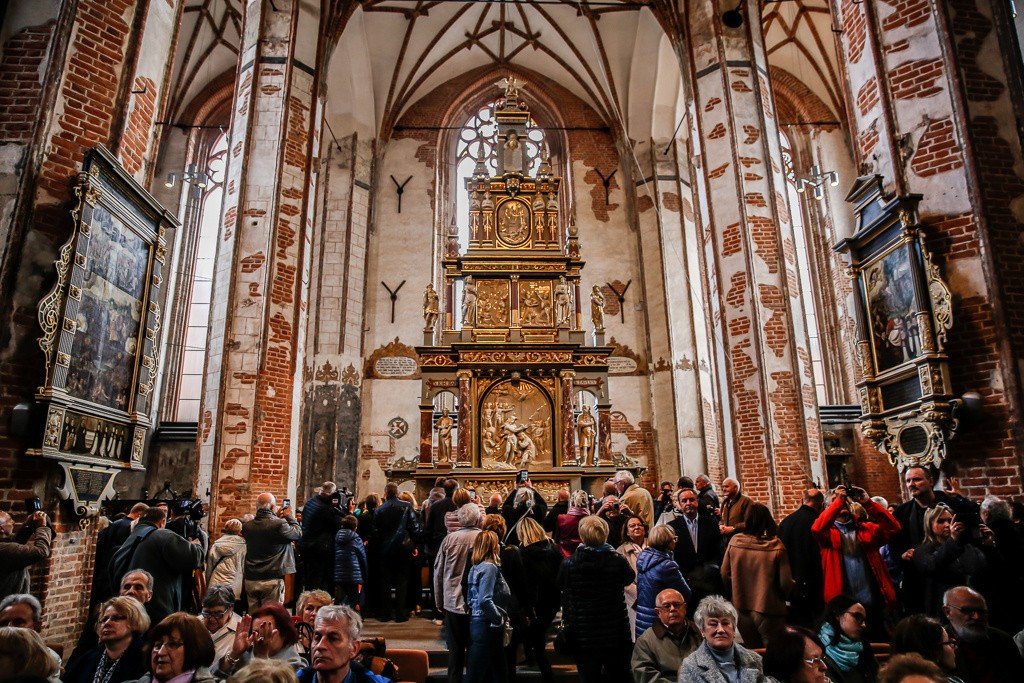 Kamienny ołtarz w kościele św. Jana w Gdańsku odzyskał dawny blask
